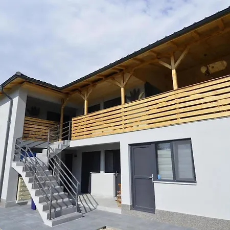 Vila 10 Steaguri Costinesti